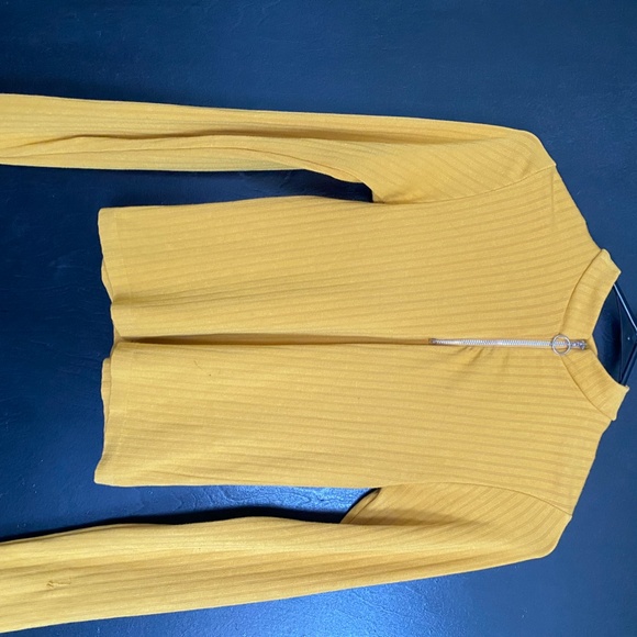 Zip-up High Neck Blouse - Picture 2 of 3